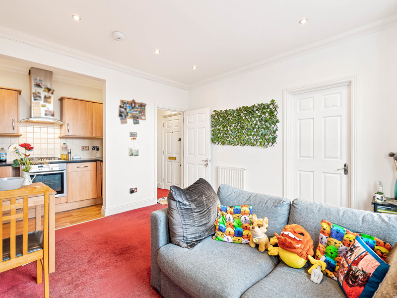 2 Bed Apartment For Sale in Redhill